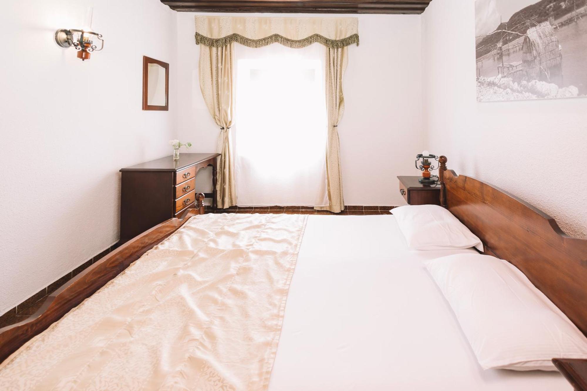 Hotel Kulla E Balshajve Ulcinj Exterior foto